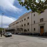 Siamo in un�area della citt� che rappresenta una sorta di �terra di mezzo�, stretta com�� fra tre quartieri: Bari Vecchia, Murat e Libert�